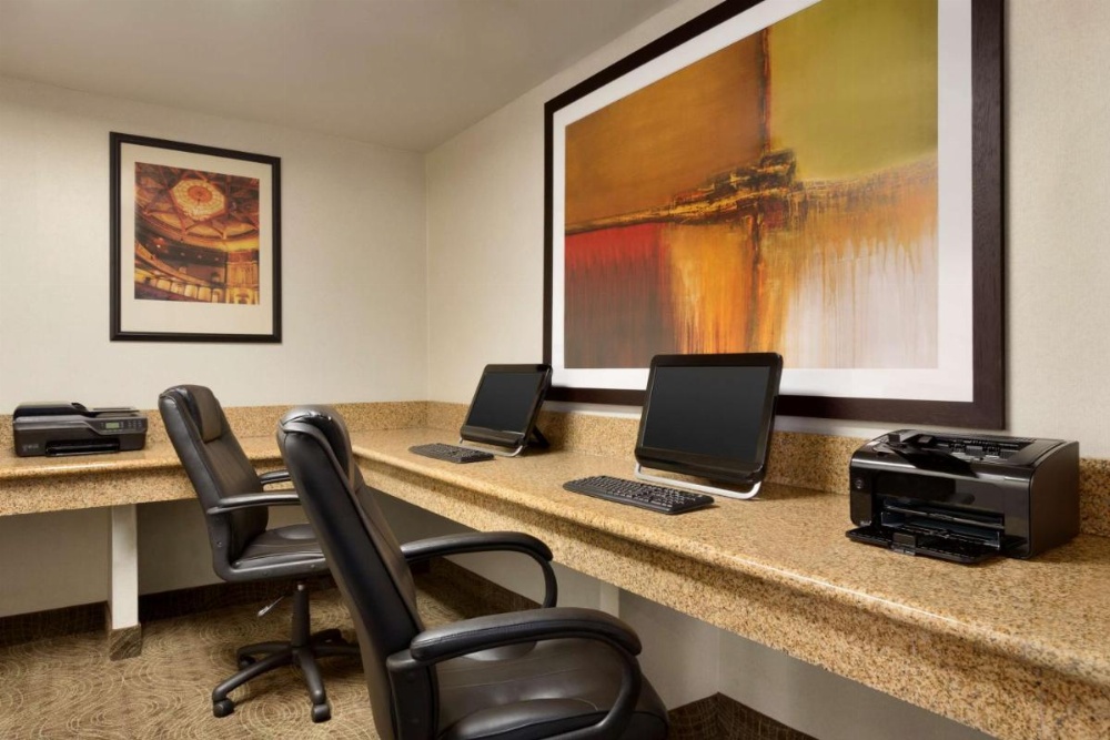 Radisson Hotel Fresno Conference Center Image 15