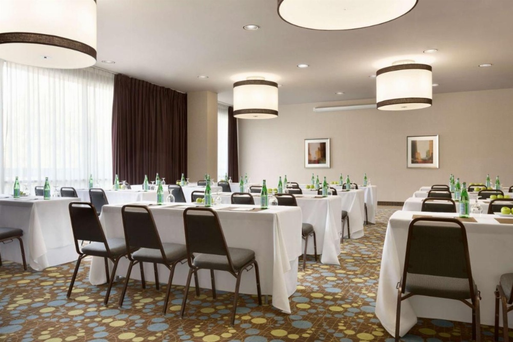 Radisson Hotel Fresno Conference Center Image 17