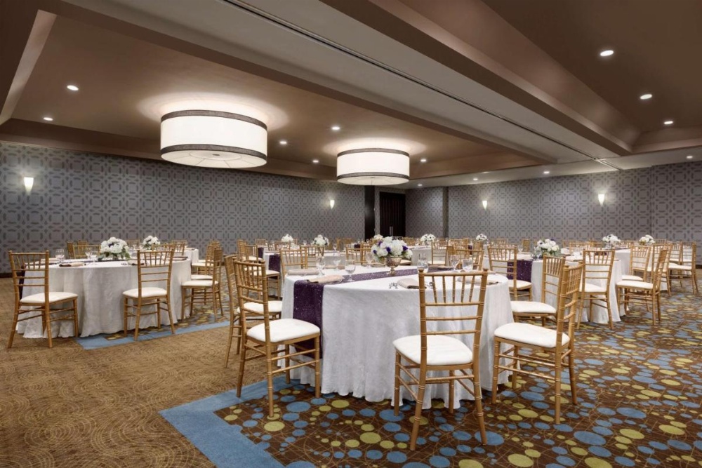 Radisson Hotel Fresno Conference Center Image 18