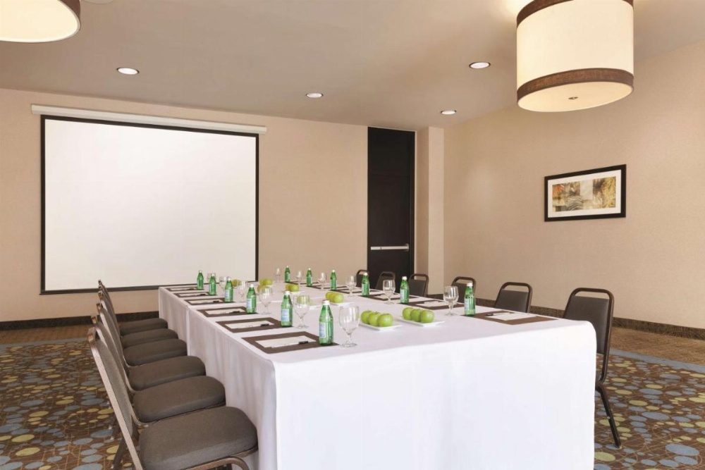 Radisson Hotel Fresno Conference Center Image 21