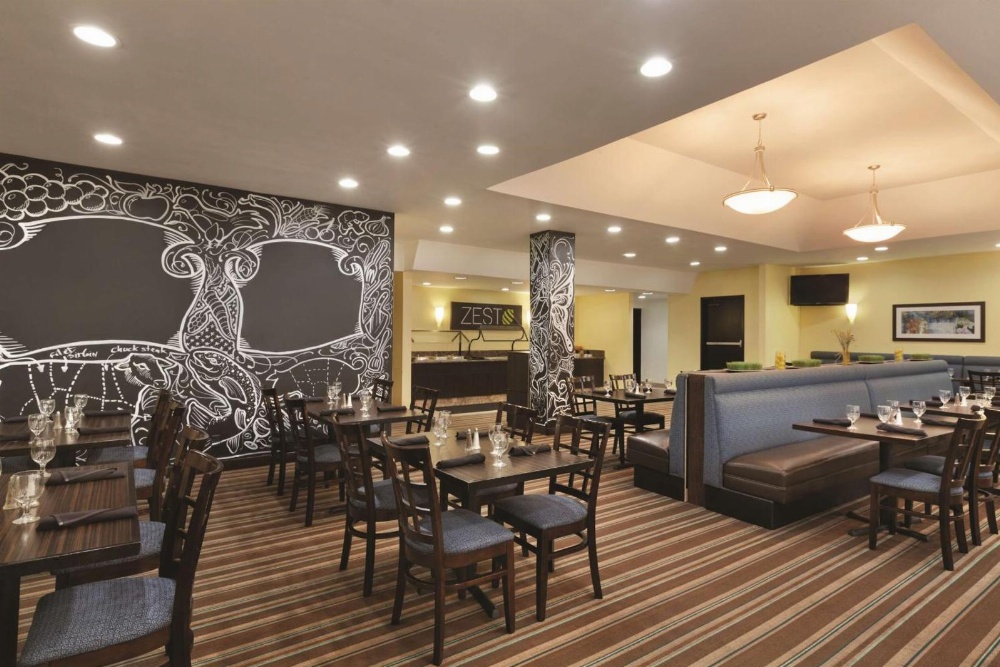 Radisson Hotel Fresno Conference Center Main image
